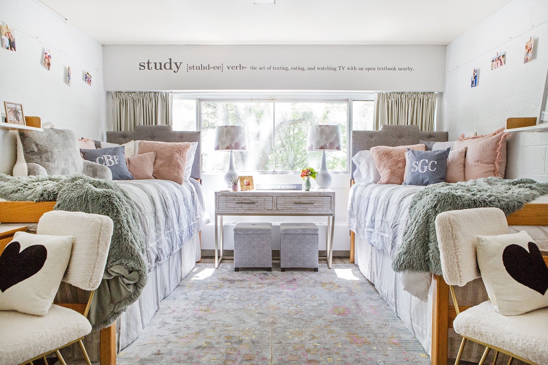 How to Decorate Your College Dorm Room - Rivieratowel