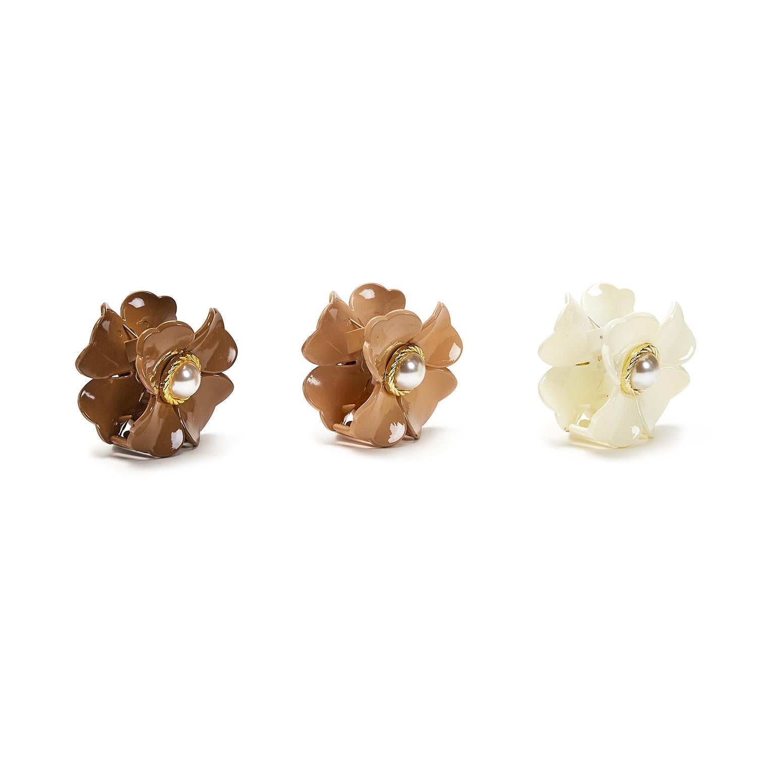 Floral Claw with Pearl