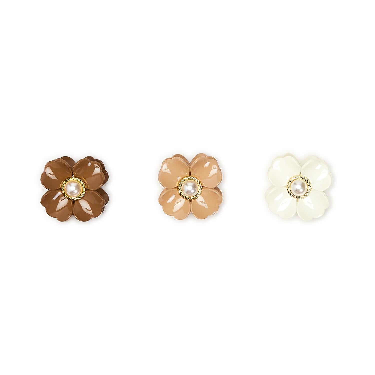 Floral Claw with Pearl