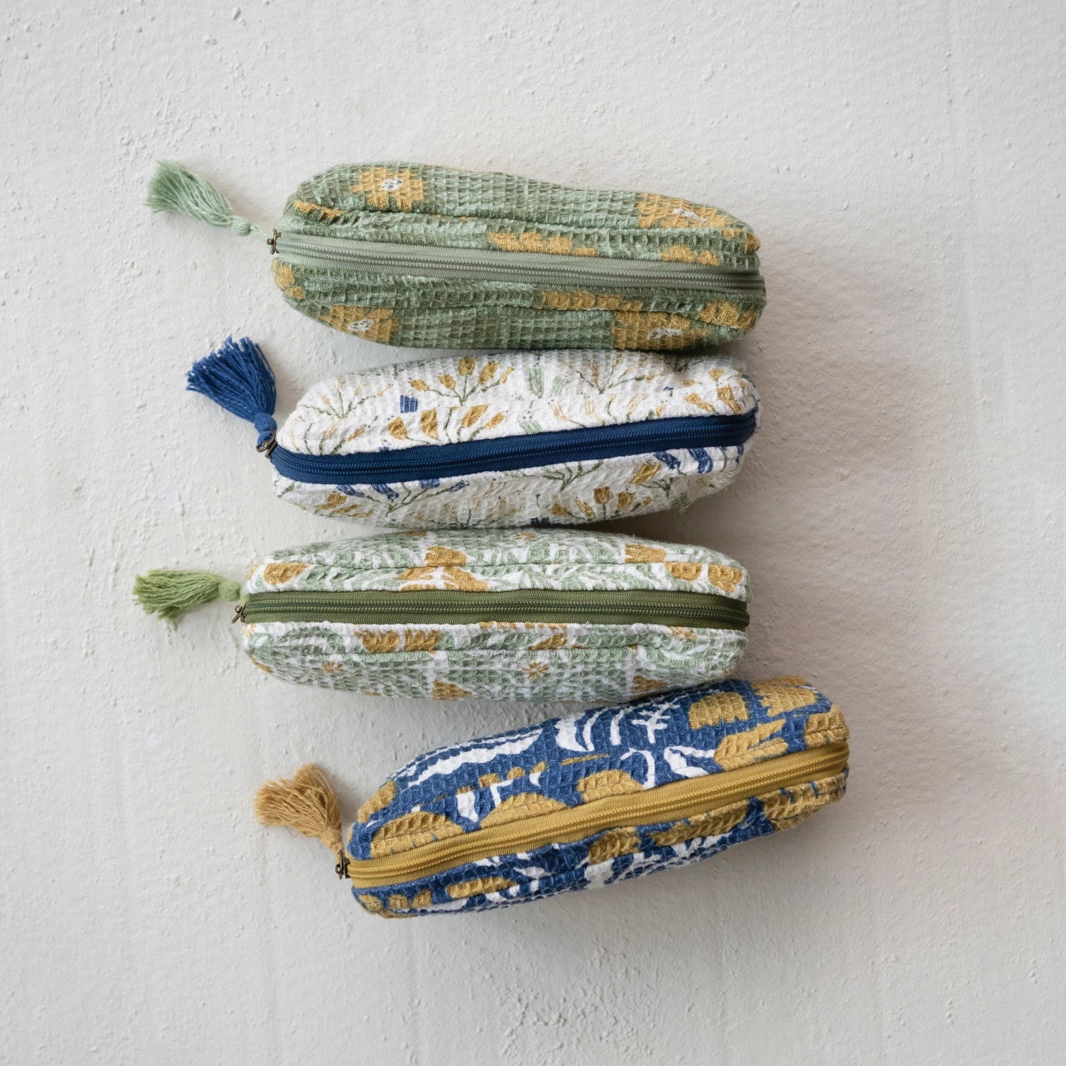Waffle Weave Zip Pouch Flowers & Tassel Asst