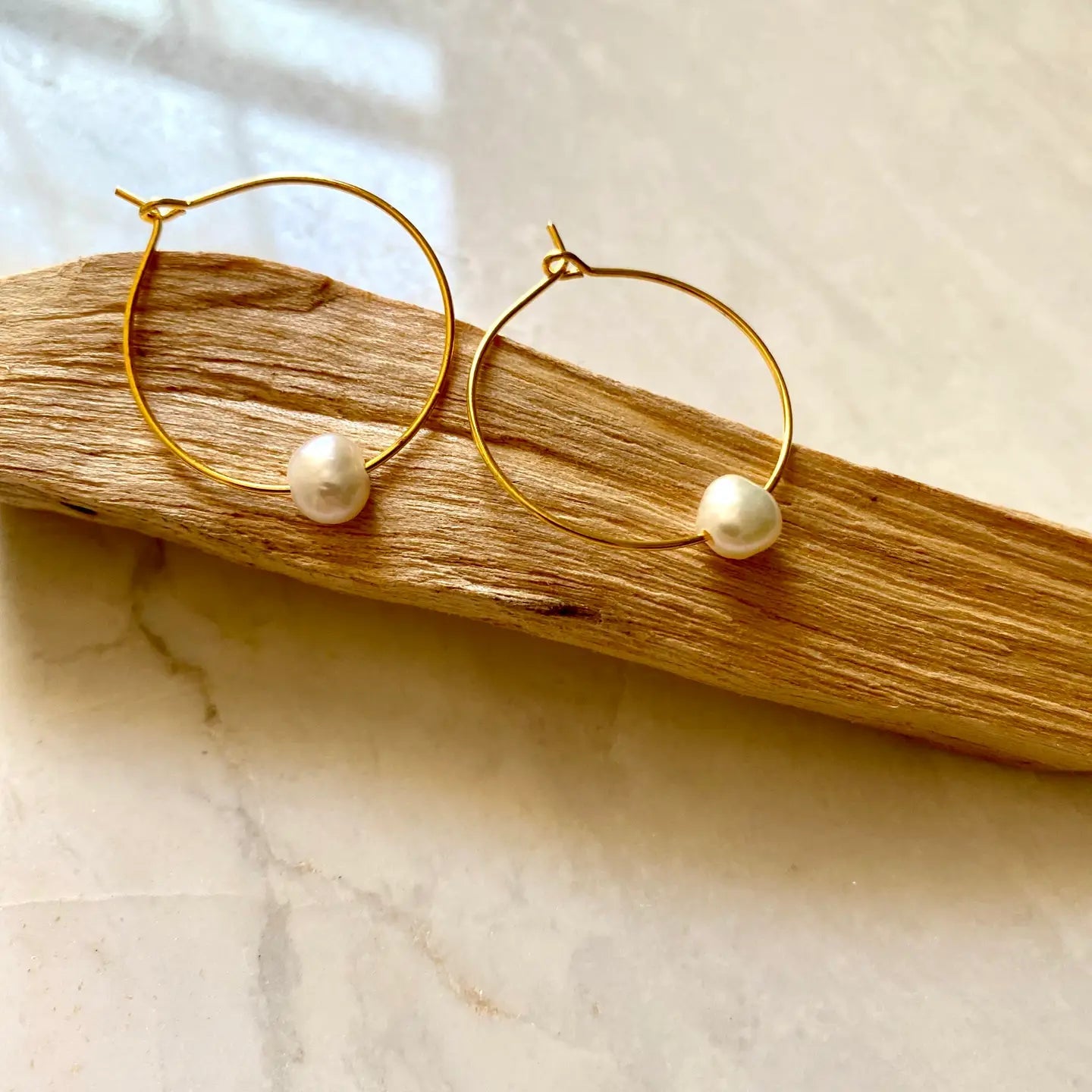 Medium Freshwater Pearl Gold Hoops - Rivieratowel