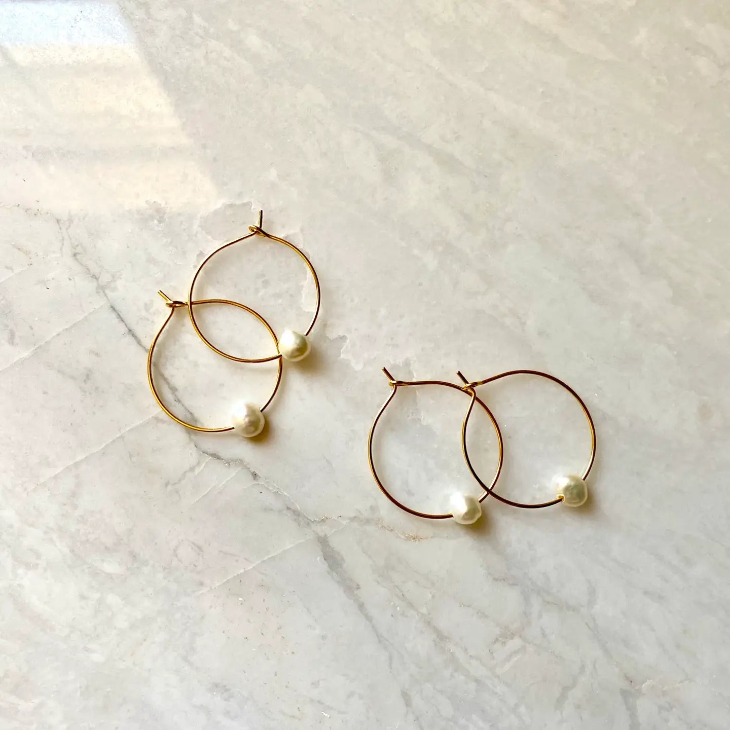 Medium Freshwater Pearl Gold Hoops - Rivieratowel